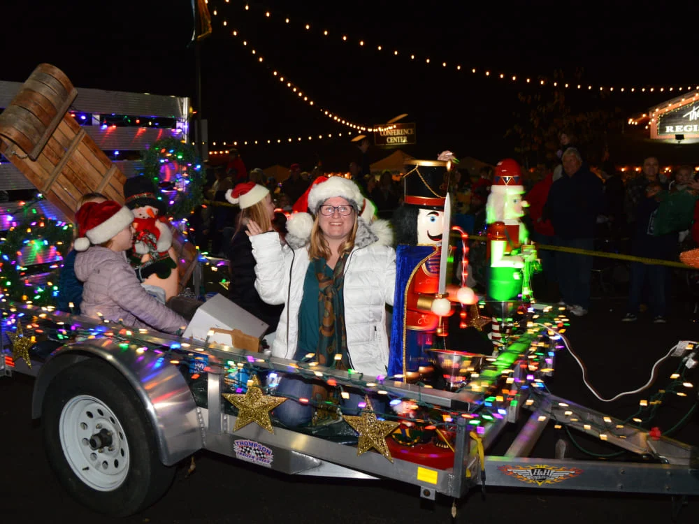 lights-up-the-holidays-at-the-pines-resort